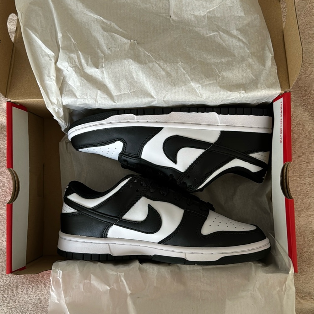 Size 8 womens nike panda dunk low brand new never used